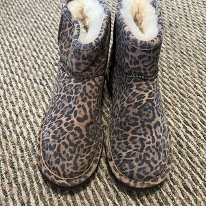 Bearpaw Women’s Leopard Print Boots